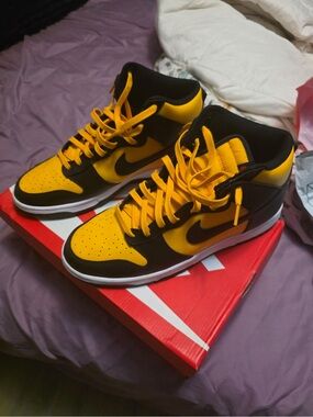 Nike Dunk High Retro University Gold Black White sneakers